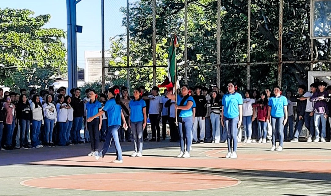¡Honores a la Bandera y Demostración de Estampa Alusiva!