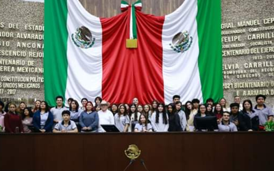 Alumnos de la Prepa 8 asistieron al Recinto Legislativo del Estado de Yucatán